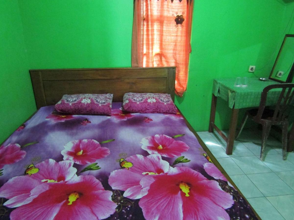 Losmen Kinasih Puncak & Gazebo Pandang Bantul Exteriör bild