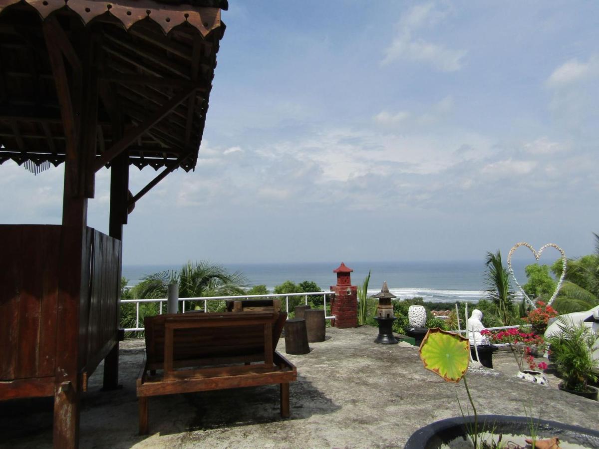 Losmen Kinasih Puncak & Gazebo Pandang Bantul Exteriör bild