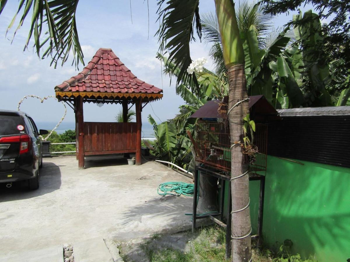 Losmen Kinasih Puncak & Gazebo Pandang Bantul Exteriör bild