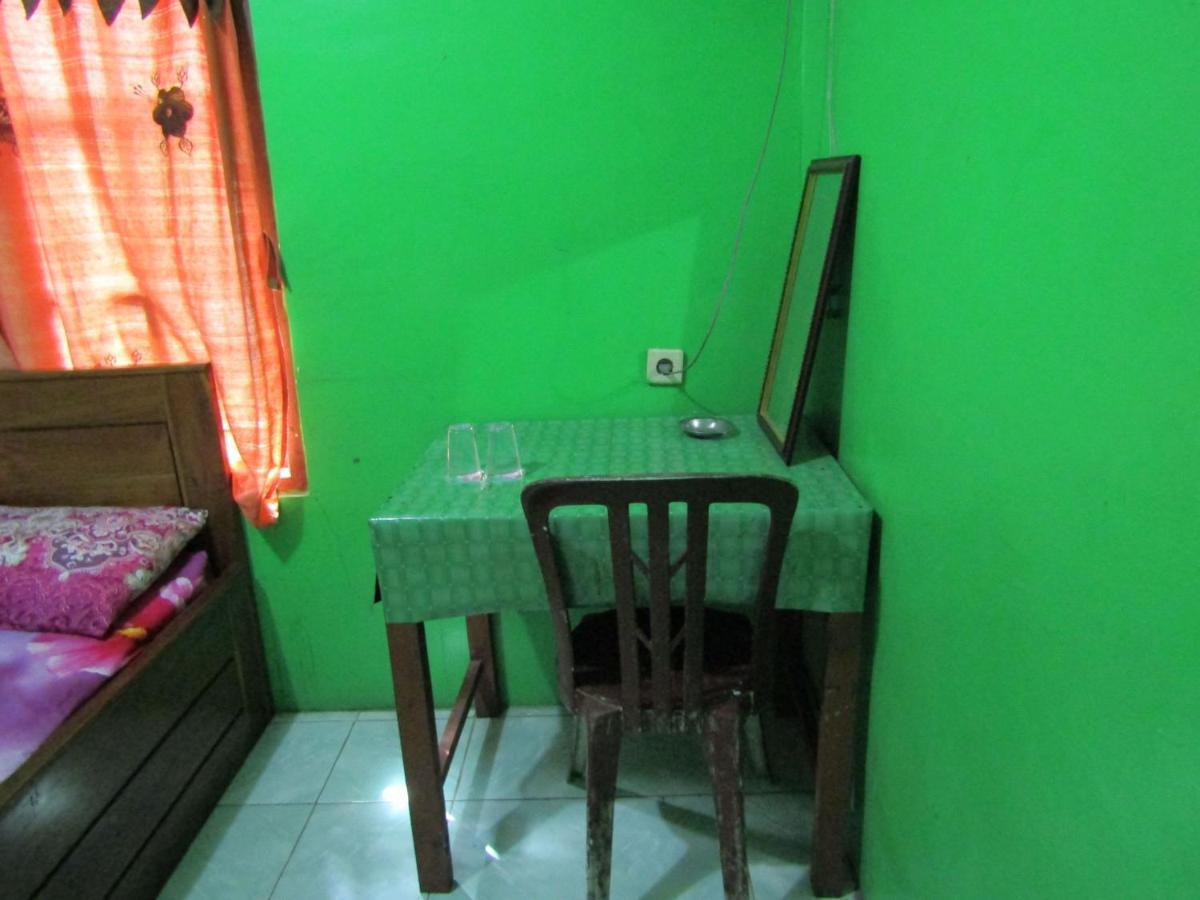 Losmen Kinasih Puncak & Gazebo Pandang Bantul Exteriör bild