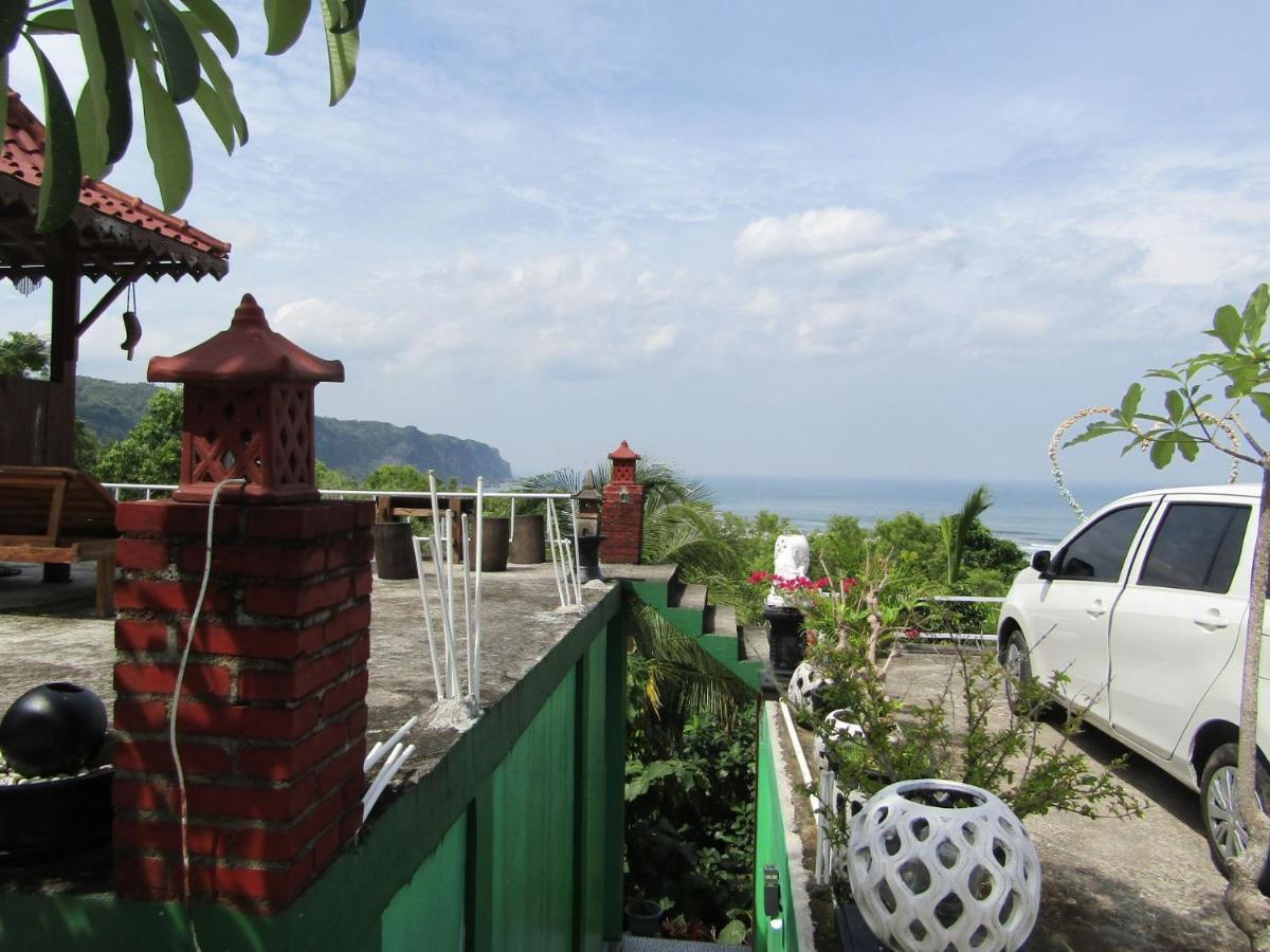 Losmen Kinasih Puncak & Gazebo Pandang Bantul Exteriör bild