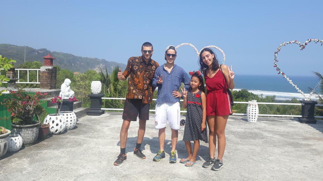 Losmen Kinasih Puncak & Gazebo Pandang Bantul Exteriör bild